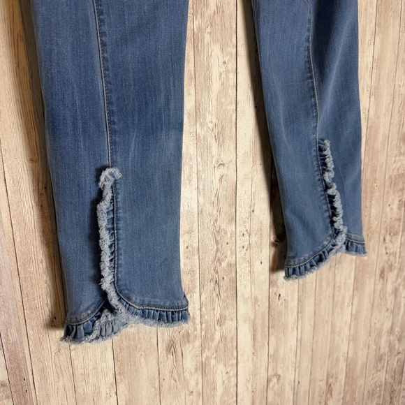 Crown & Ivy High-Rise Skinny Crop Frayed Hem Jeans 10 - Picture 5 of 10